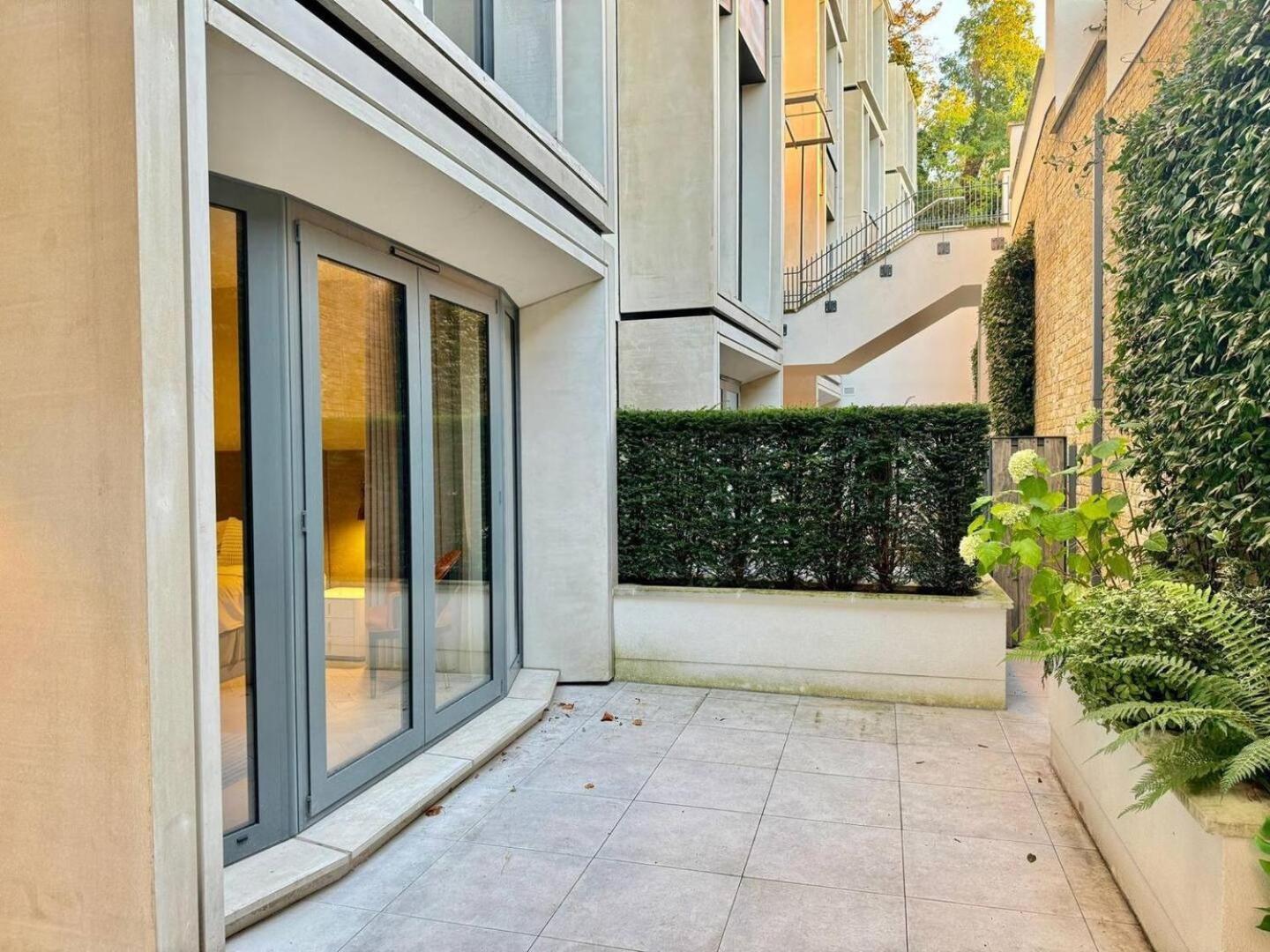 Duplex Holland Park! Check Photos! Londra